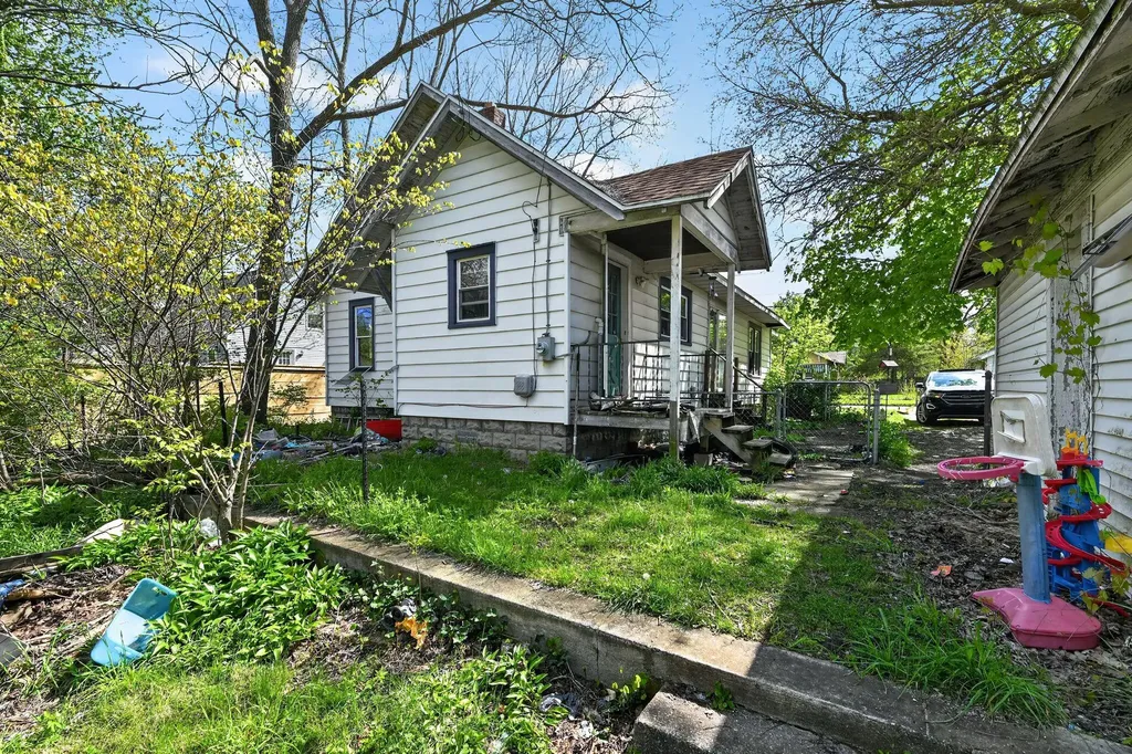 318 N 10th Street Niles City MI 49120