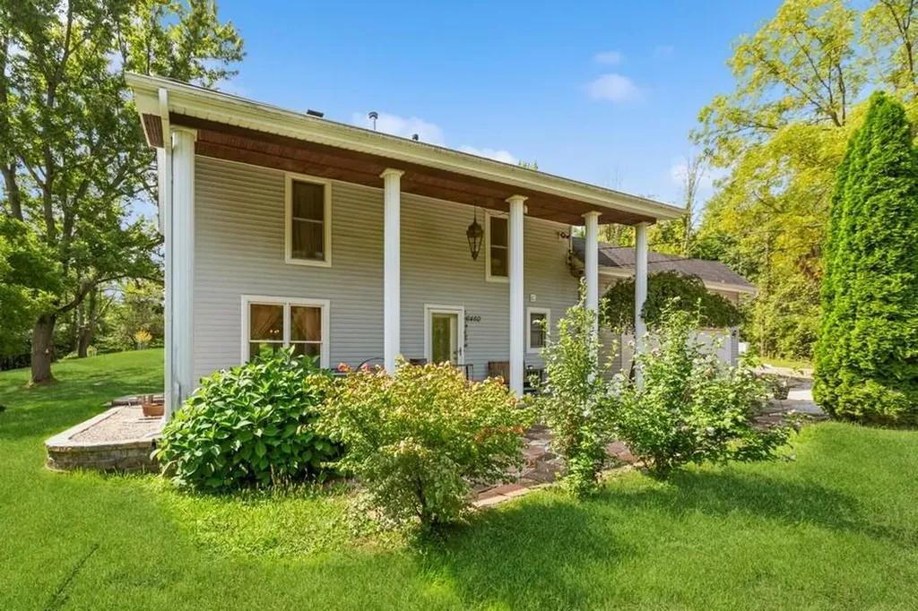 6460 E Galien Buchanan Road Bertrand Township MI 49107