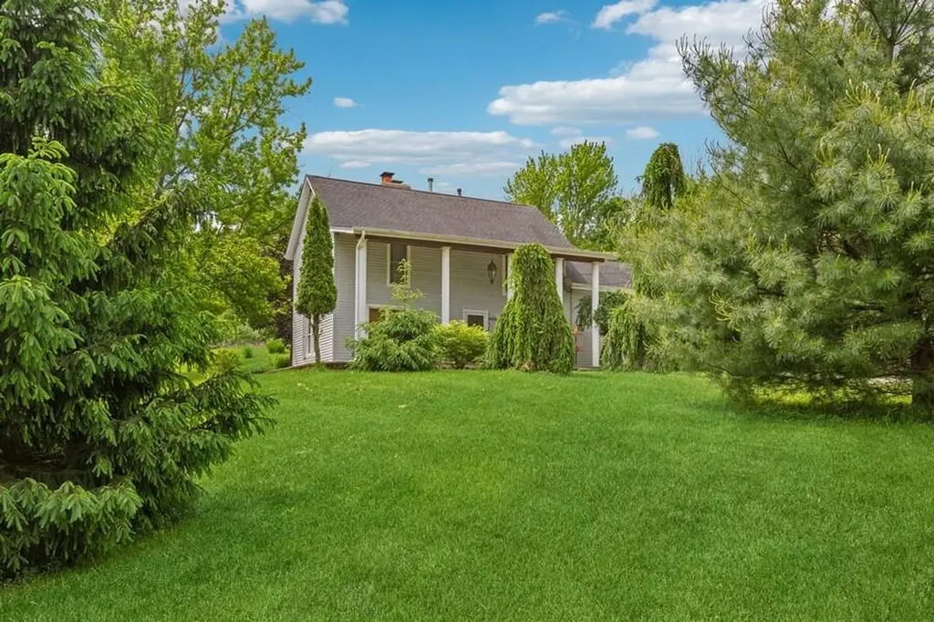 6460 E Galien Buchanan Road Bertrand Township MI 49107