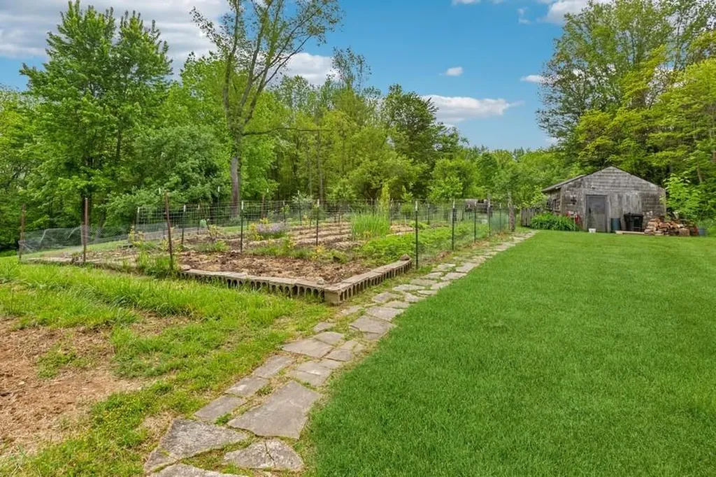 6460 E Galien Buchanan Road Bertrand Township MI 49107