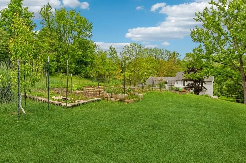 6460 E Galien Buchanan Road Bertrand Township MI 49107