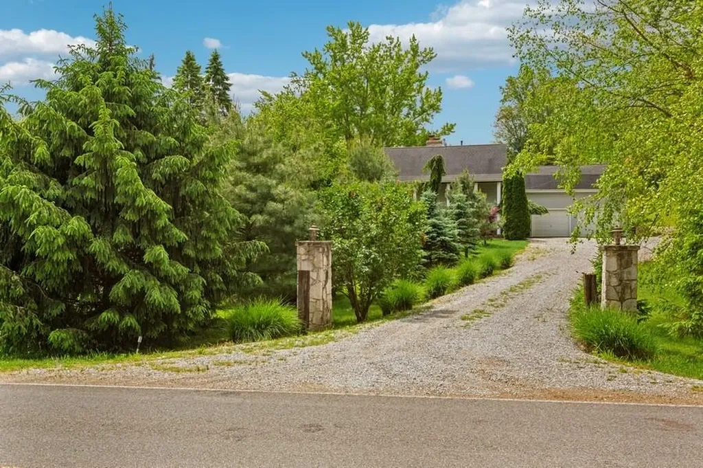 6460 E Galien Buchanan Road Bertrand Township MI 49107