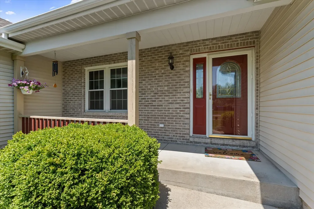 27100 Deerfield Lane Jefferson Township MI 49112