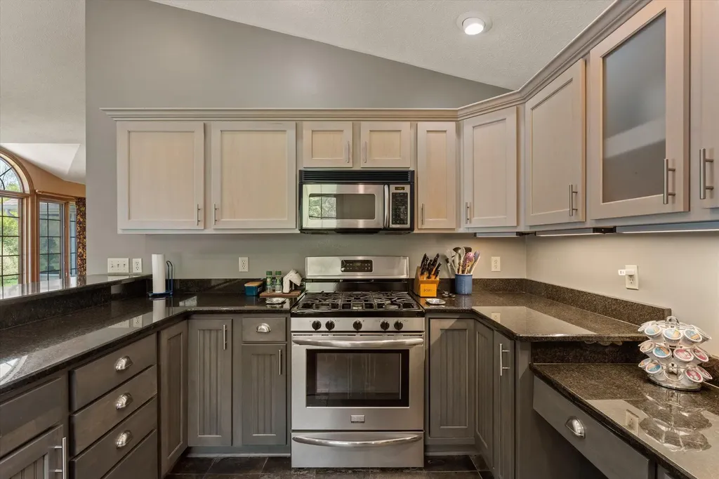 27100 Deerfield Lane Jefferson Township MI 49112