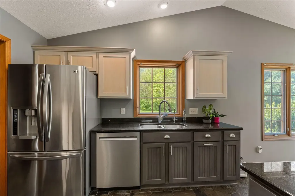 27100 Deerfield Lane Jefferson Township MI 49112
