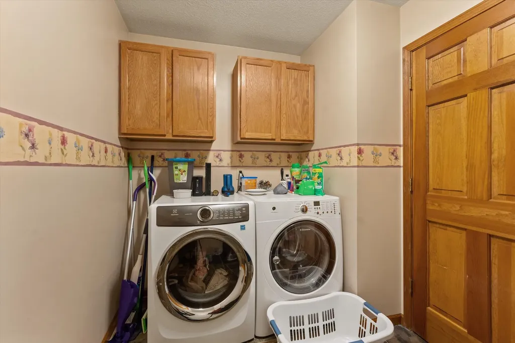 27100 Deerfield Lane Jefferson Township MI 49112