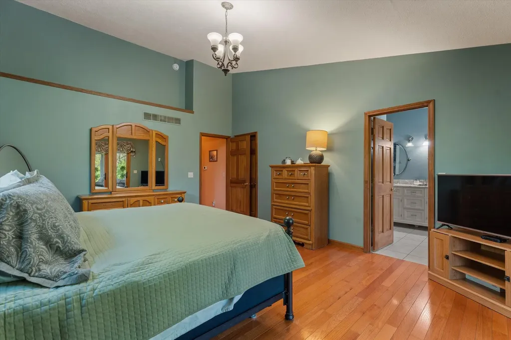 27100 Deerfield Lane Jefferson Township MI 49112