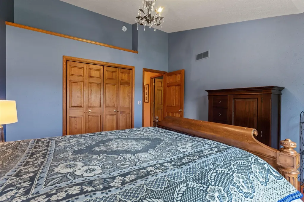 27100 Deerfield Lane Jefferson Township MI 49112