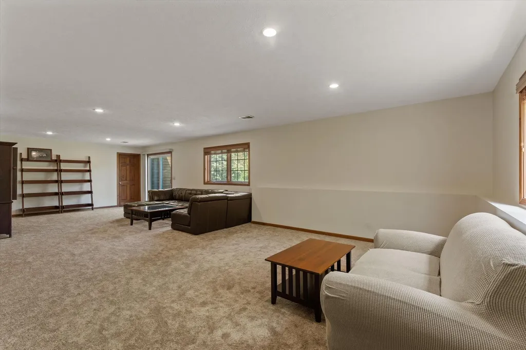 27100 Deerfield Lane Jefferson Township MI 49112