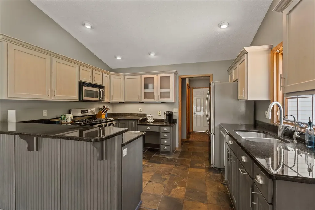 27100 Deerfield Lane Jefferson Township MI 49112