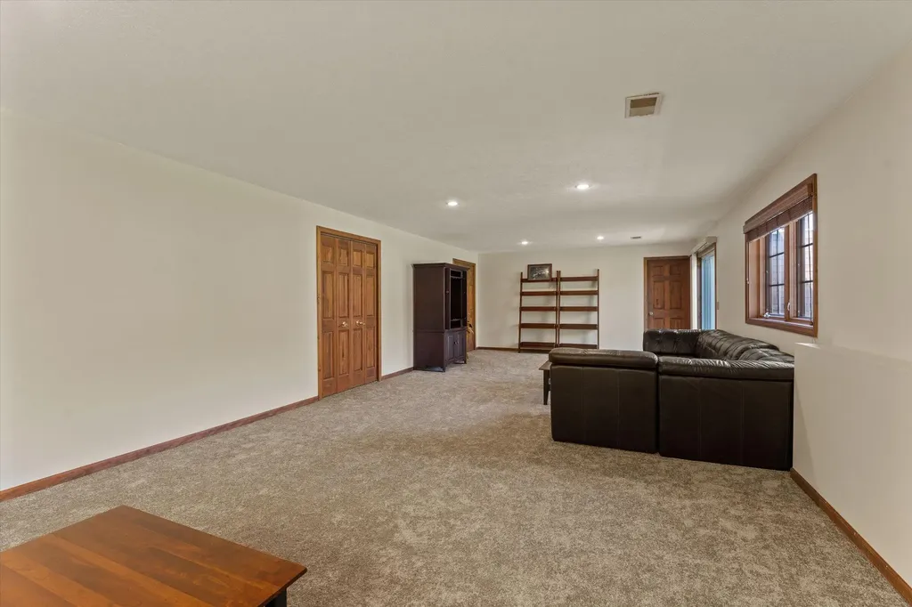 27100 Deerfield Lane Jefferson Township MI 49112