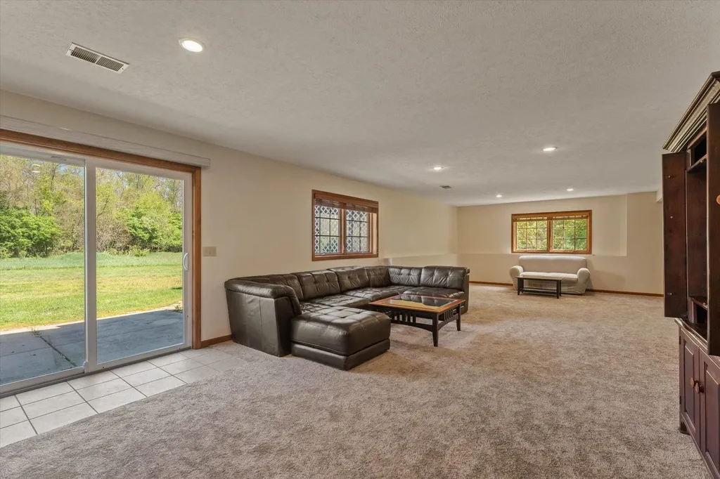 27100 Deerfield Lane Jefferson Township MI 49112