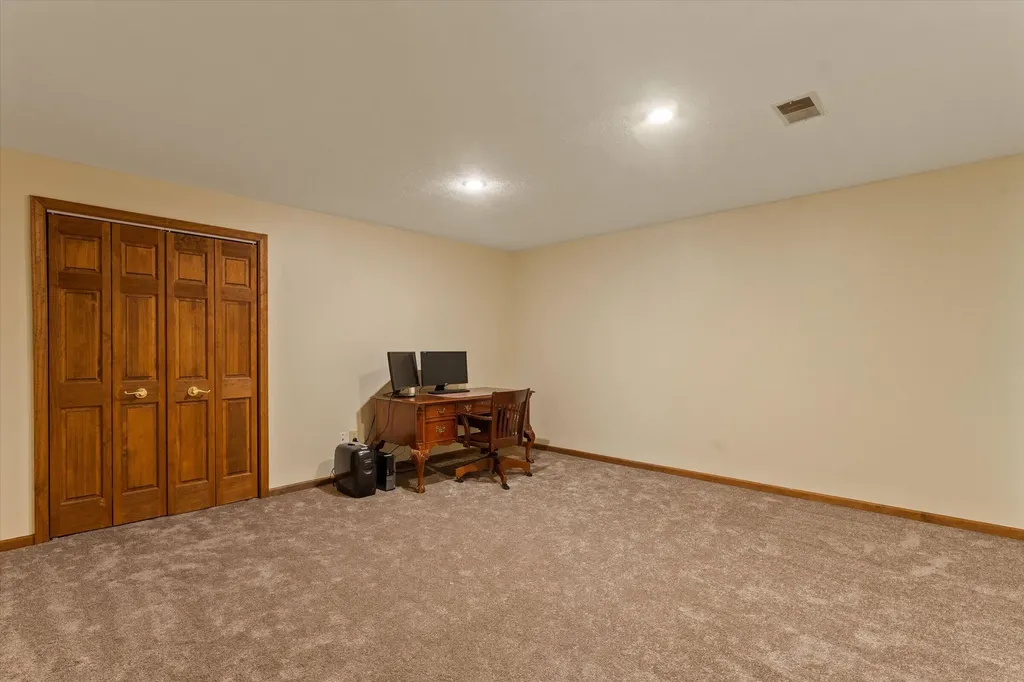 27100 Deerfield Lane Jefferson Township MI 49112