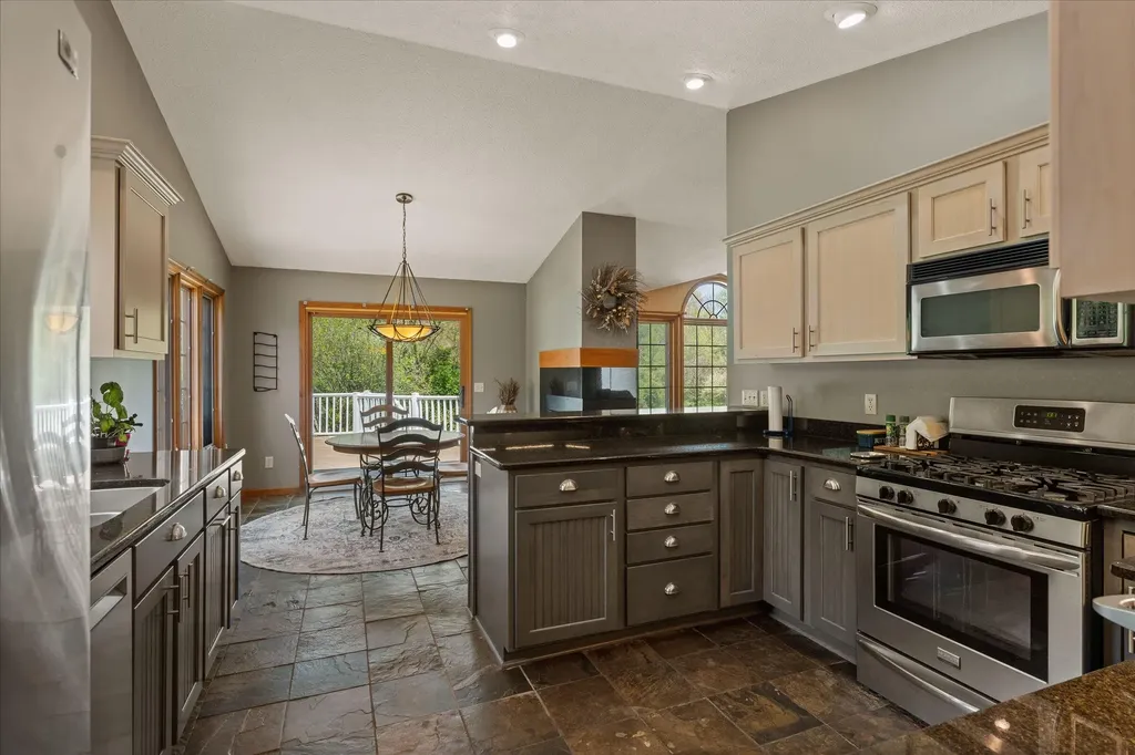 27100 Deerfield Lane Jefferson Township MI 49112