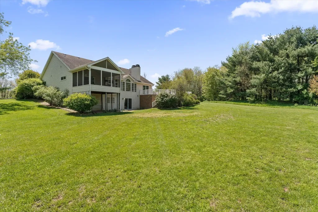 27100 Deerfield Lane Jefferson Township MI 49112
