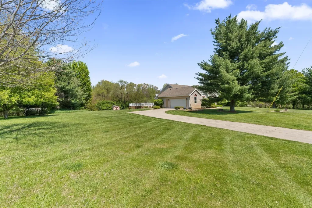 27100 Deerfield Lane Jefferson Township MI 49112