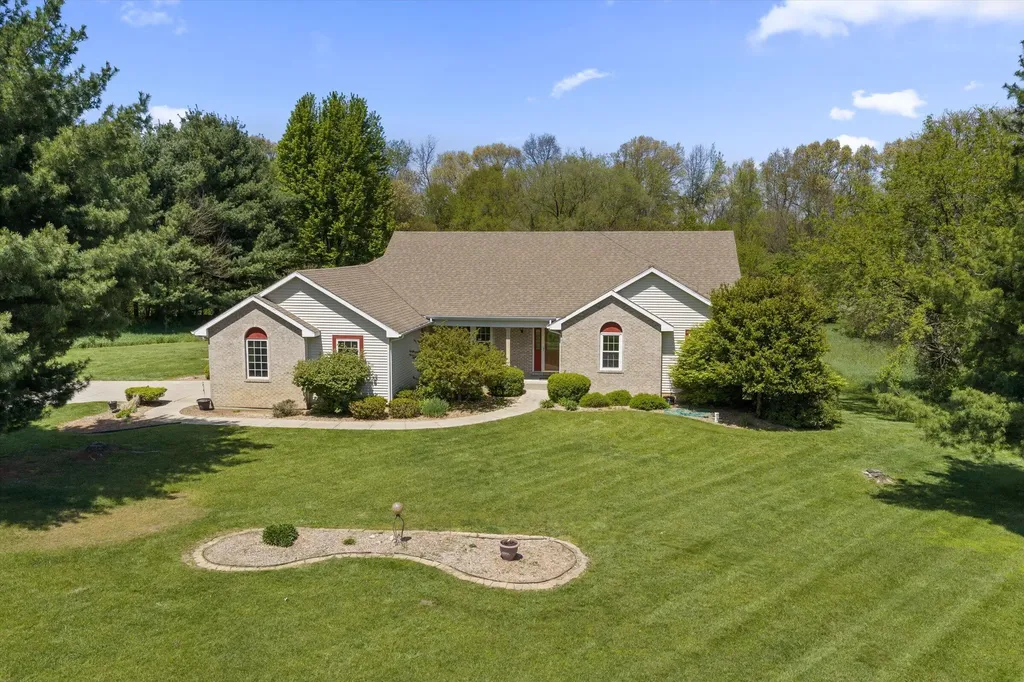 27100 Deerfield Lane Jefferson Township MI 49112