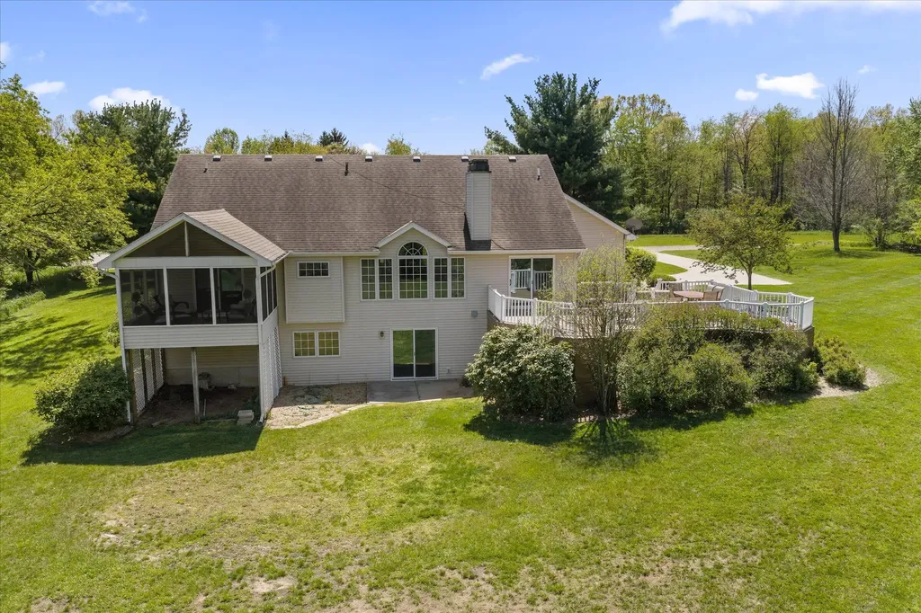 27100 Deerfield Lane Jefferson Township MI 49112