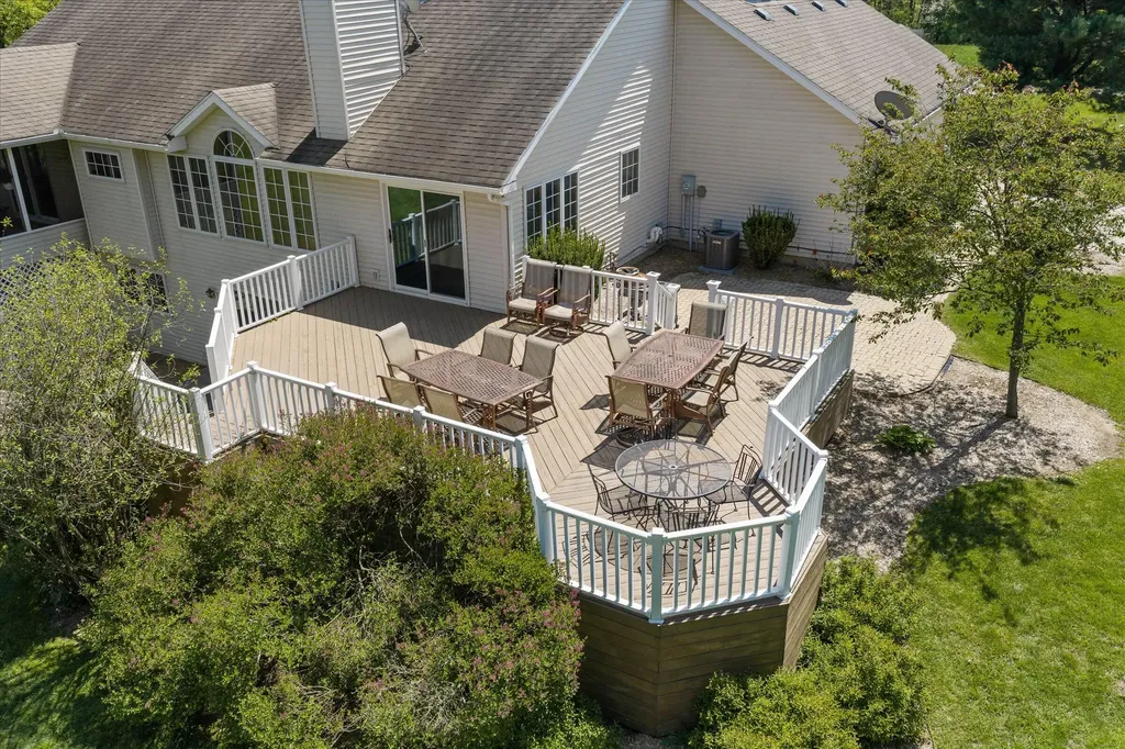27100 Deerfield Lane Jefferson Township MI 49112
