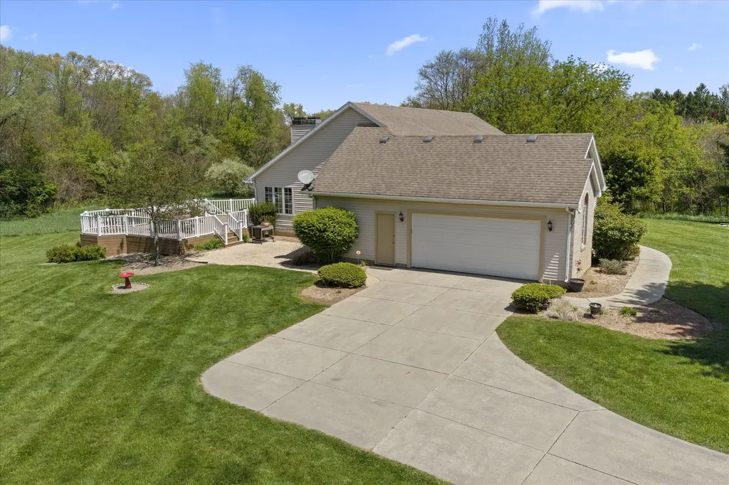 27100 Deerfield Lane Jefferson Township MI 49112