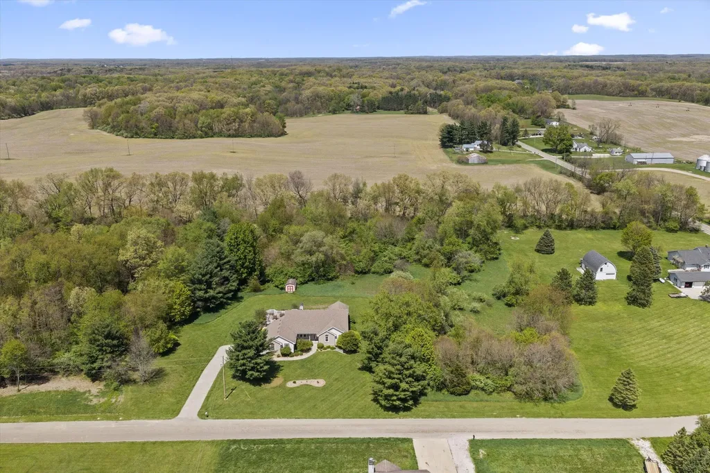 27100 Deerfield Lane Jefferson Township MI 49112