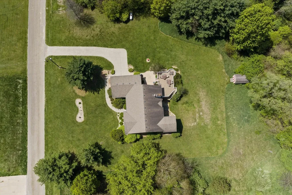 27100 Deerfield Lane Jefferson Township MI 49112