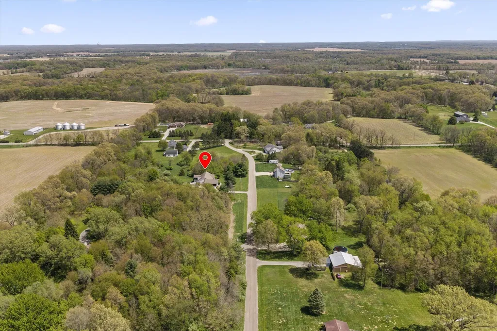 27100 Deerfield Lane Jefferson Township MI 49112