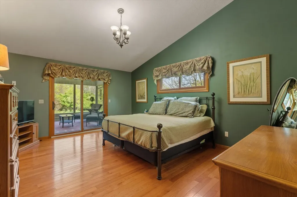 27100 Deerfield Lane Jefferson Township MI 49112