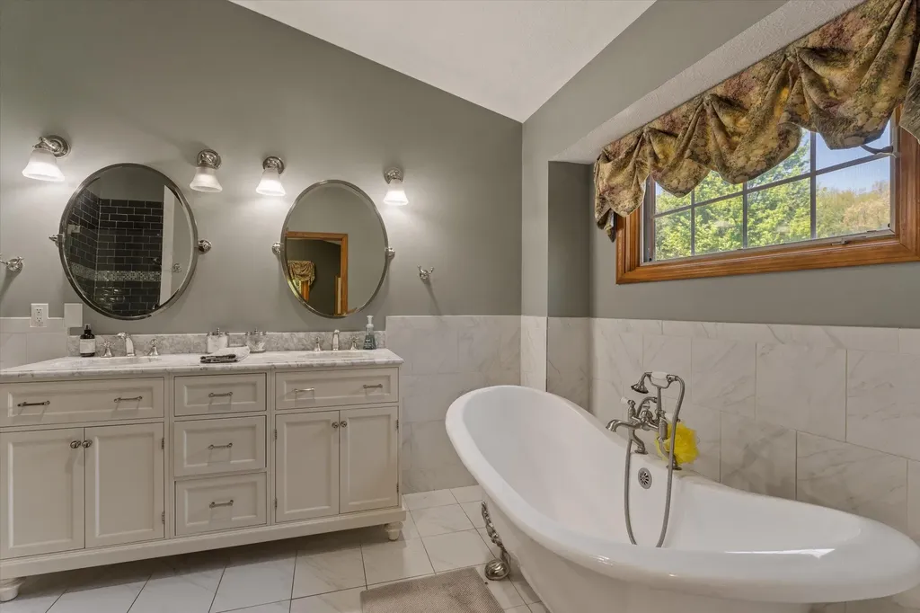 27100 Deerfield Lane Jefferson Township MI 49112