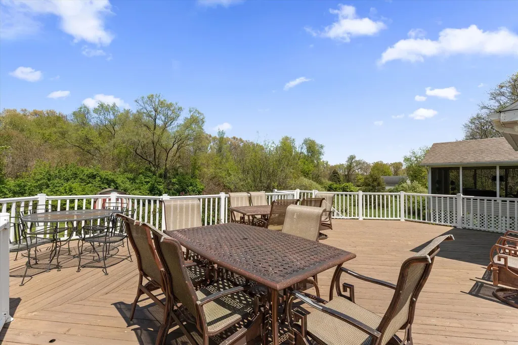 27100 Deerfield Lane Jefferson Township MI 49112