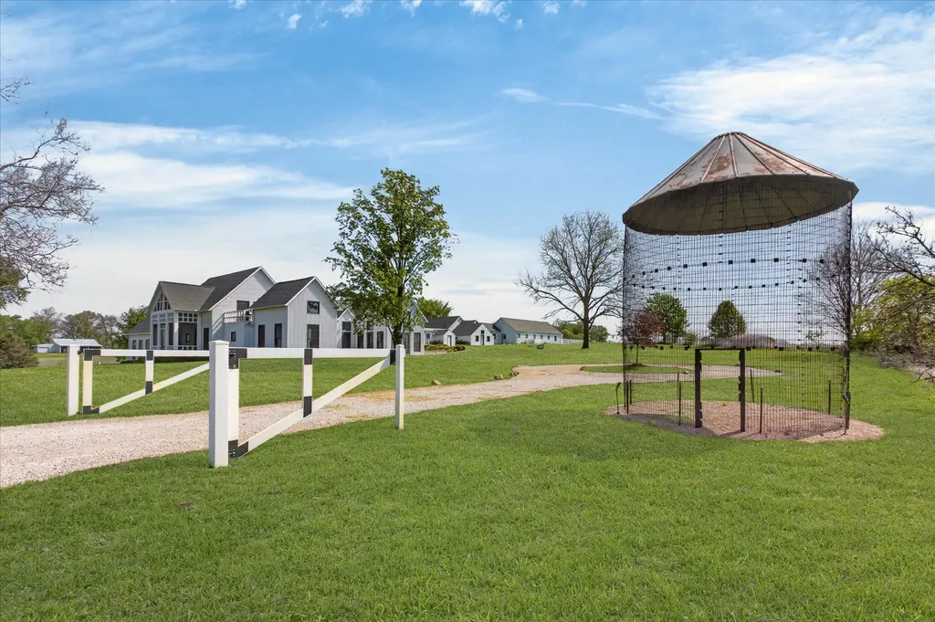 15337 Pardee Road Weesaw Township MI 49113