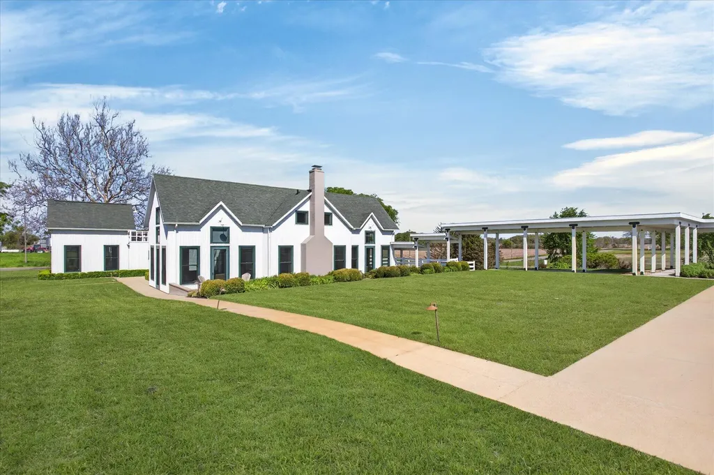 15337 Pardee Road Weesaw Township MI 49113