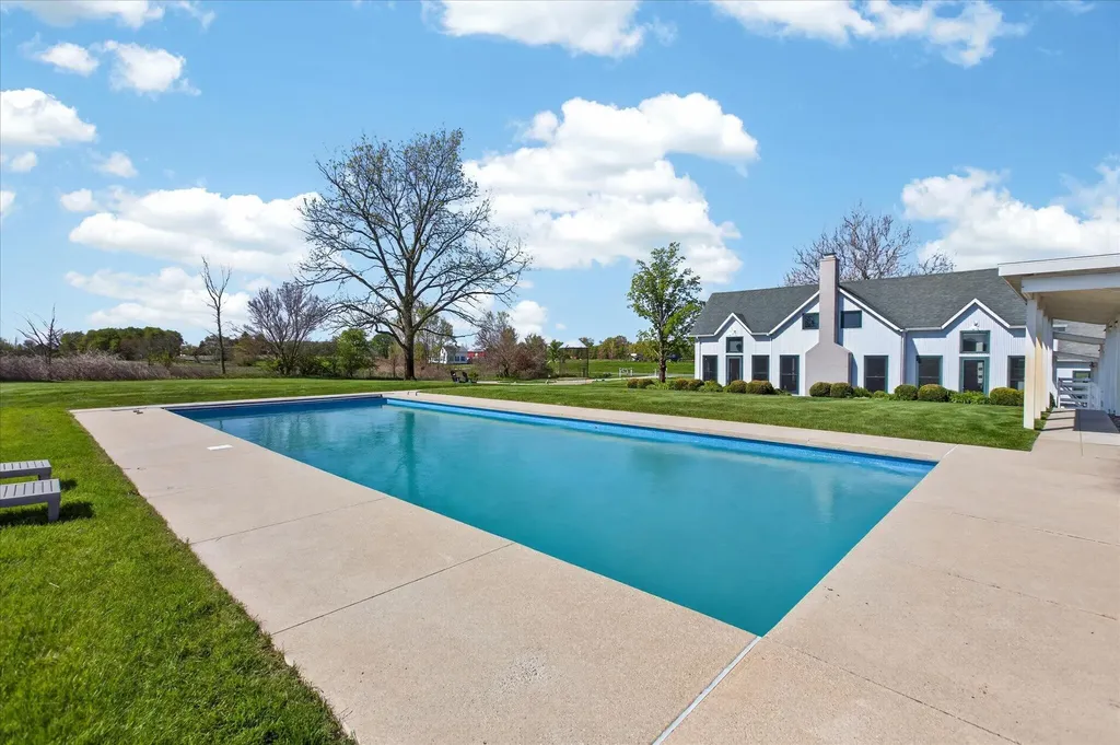 15337 Pardee Road Weesaw Township MI 49113