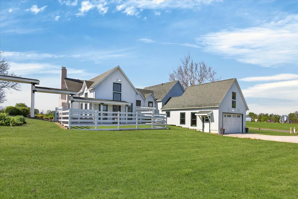 15337 Pardee Road Weesaw Township MI 49113