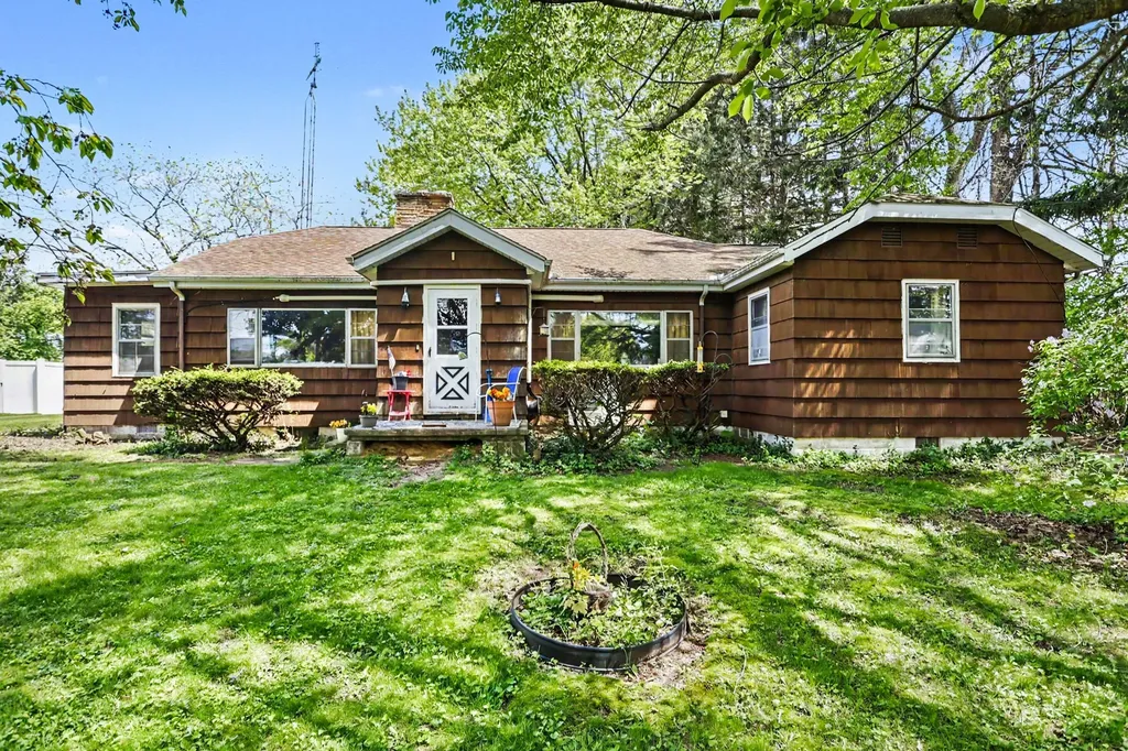 3633 Lakeshore Drive St. Joseph City MI 49085