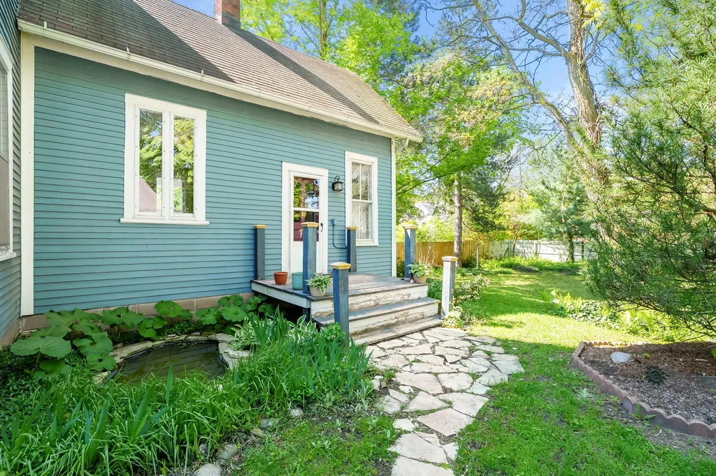 215 N Cedar Street Allegan Township MI 49010