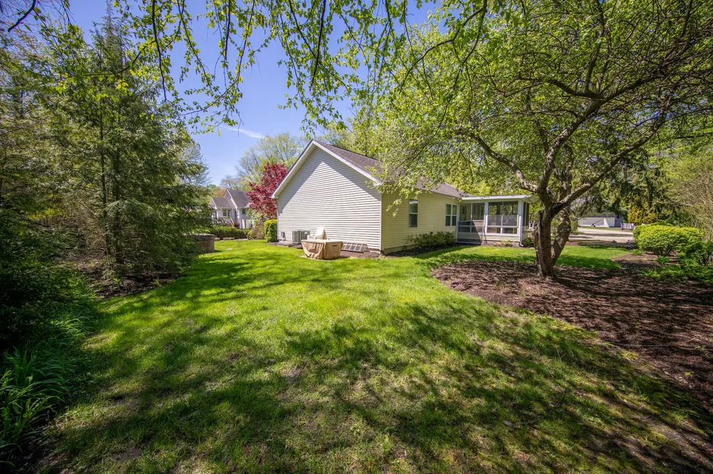 16127 Meadow Drive New Buffalo Township MI 49129