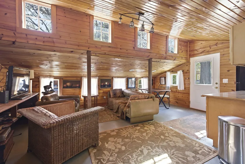 11971 S Hildebrandt Road Chikaming Township MI 49125