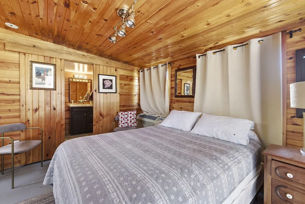 11971 S Hildebrandt Road Chikaming Township MI 49125