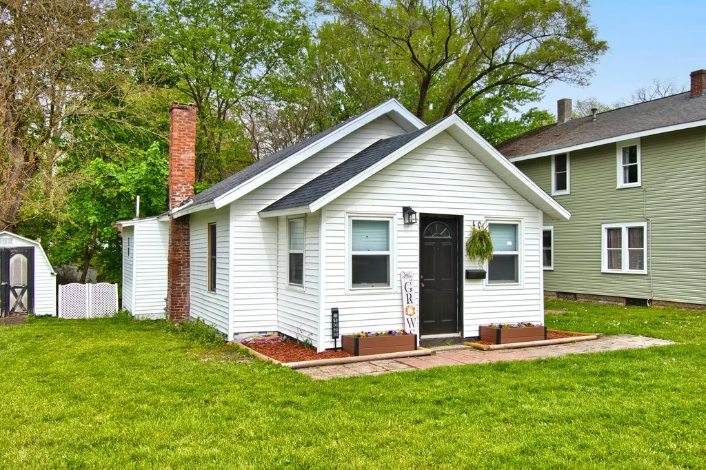 1020 N 8th Street Niles City MI 49120