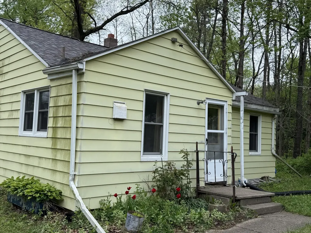2264 White Street Howard Township MI 49120