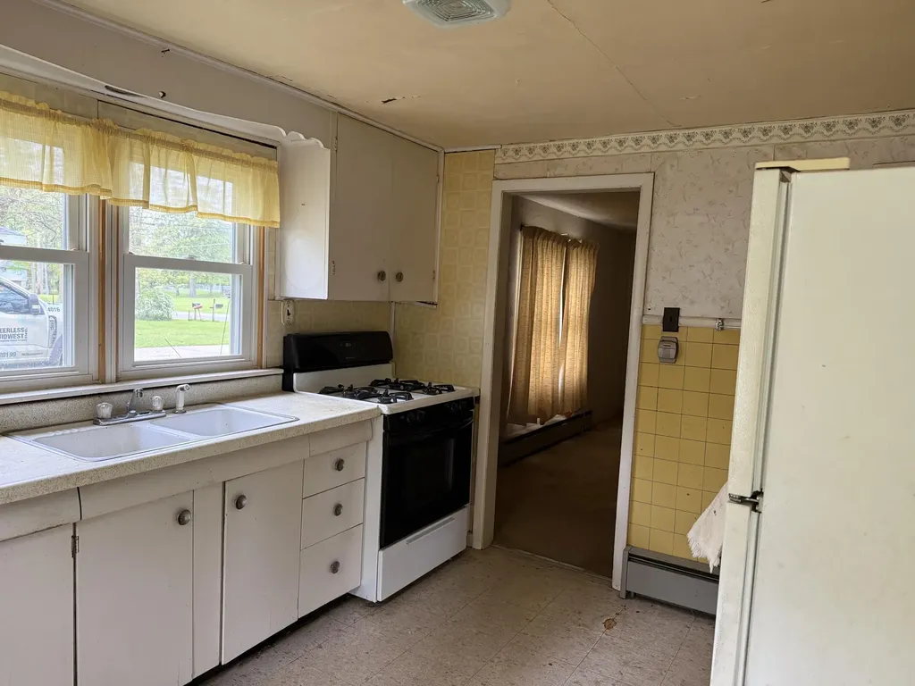 2264 White Street Howard Township MI 49120