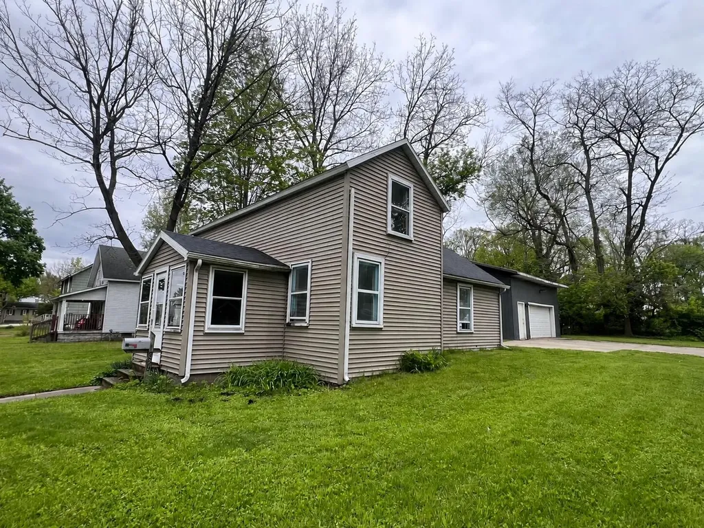 627 S 5th Street Niles City MI 49120