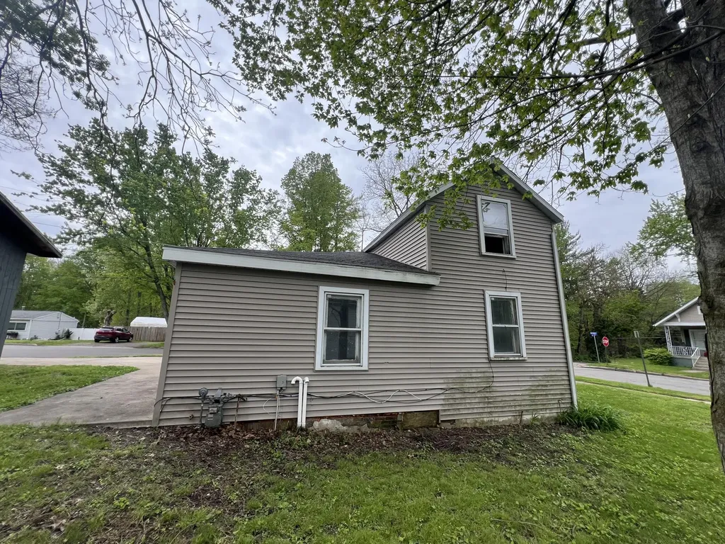 627 S 5th Street Niles City MI 49120