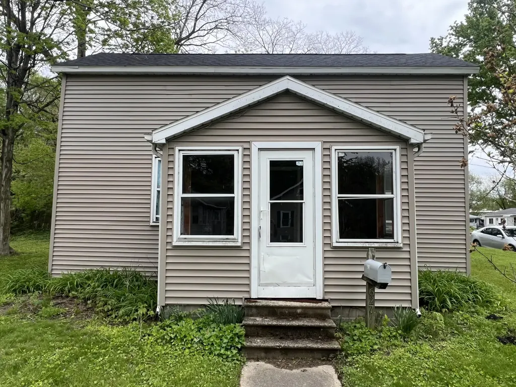 627 S 5th Street Niles City MI 49120