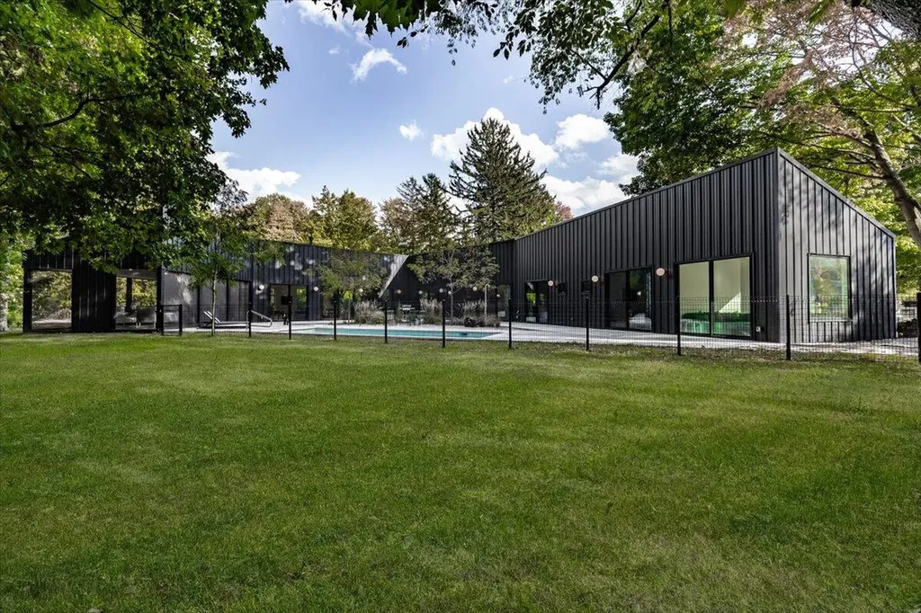 13892 Rea Avenue Chikaming Township MI 49115