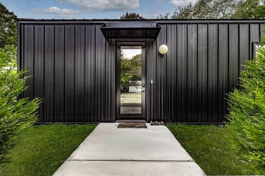 13892 Rea Avenue Chikaming Township MI 49115