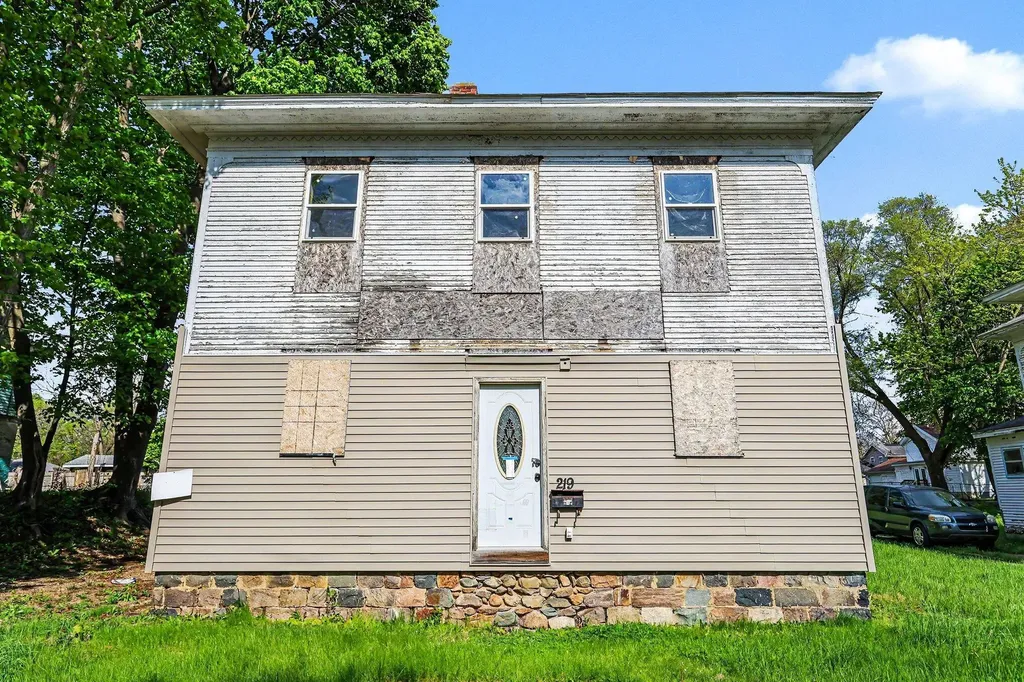 219 S Dalrymple Street Albion City MI 49224