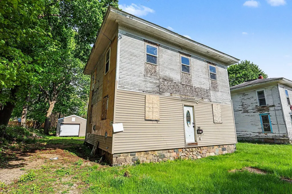 219 S Dalrymple Street Albion City MI 49224