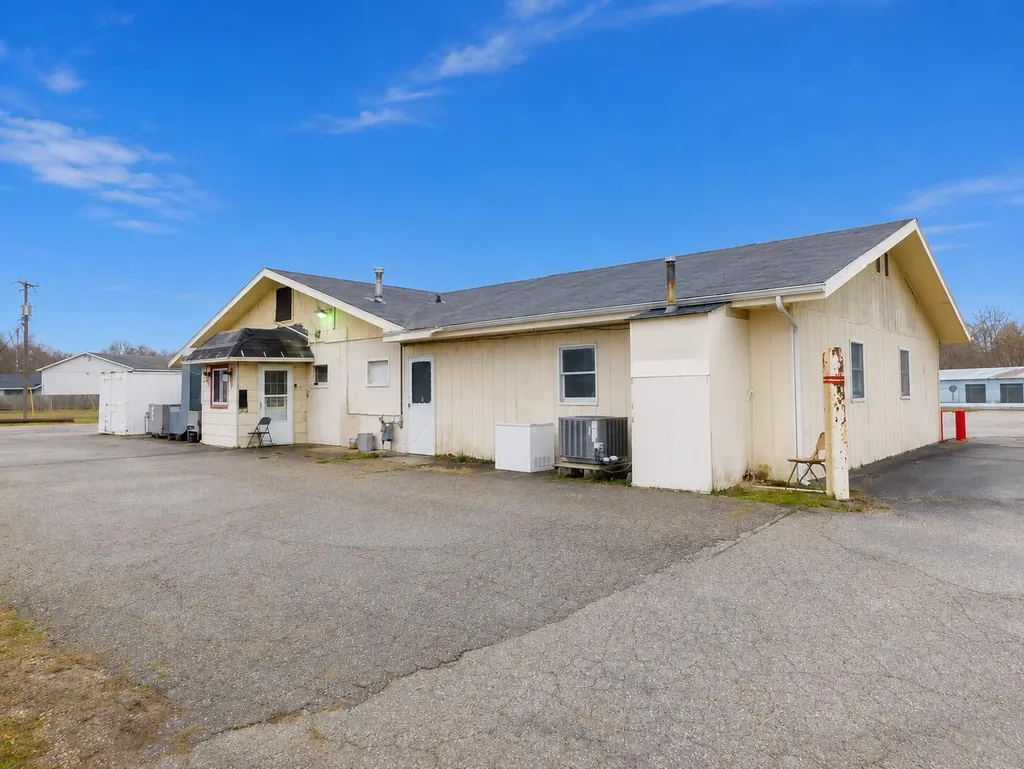 28102 M-152 Silver Creek Township MI 49047